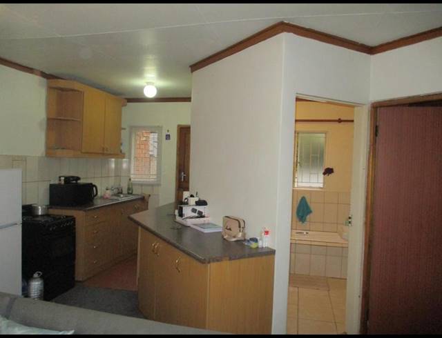 2 BEDROOM TOWNHOUSE FOR SALE IN UITSIG